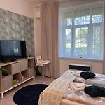 Drop House - One Bedroom アパート